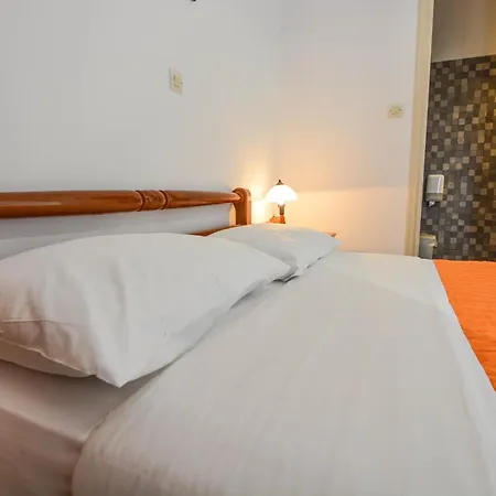 Epavlis Aparthotel 2*