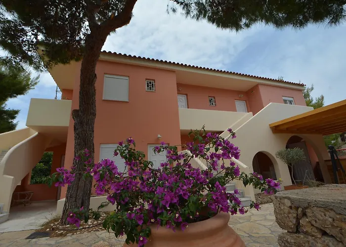 מלון דירות Epavlis 3*